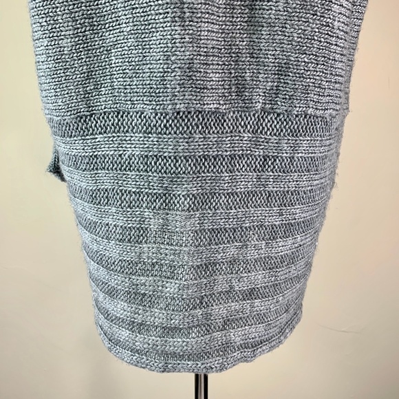 Albert Makali Open Sweater Vest - Picture 7 of 10